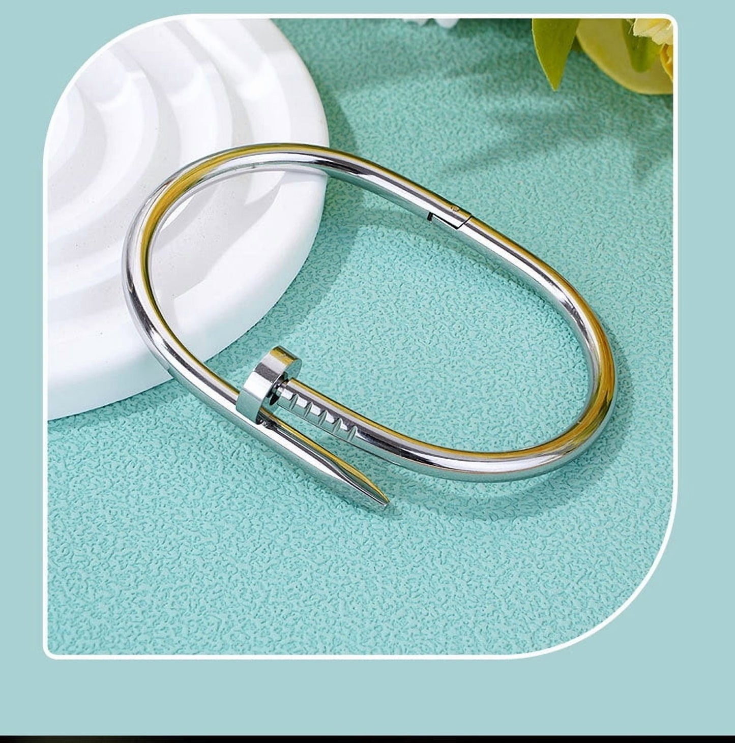 Titanium Steel Bracelet Featuring 18K Gold Plating and Diamond Inlays - A Fusion of Elegance and Minimalist Design